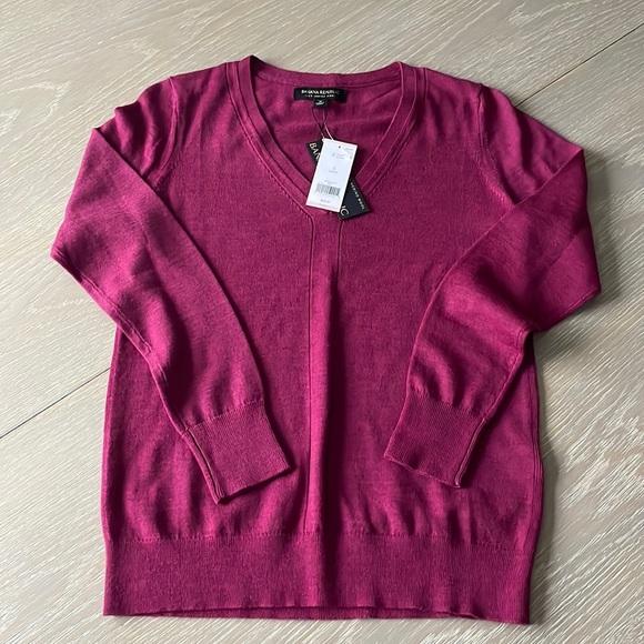 Banana Republic Sweaters - Banana Republic wool v neck sweater, size S/P; new